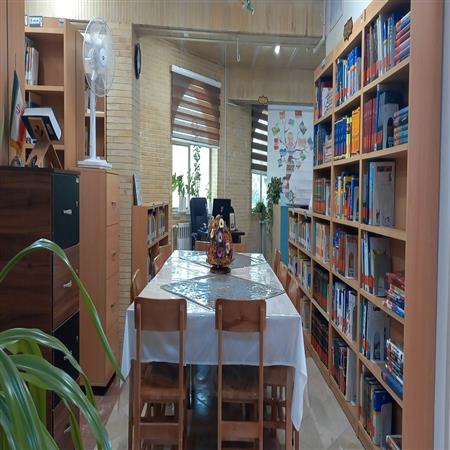 میز مطالعه مرجع